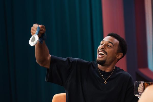 Bild 1 von 12: Das Glück ist noch ganz frisch: Zehnkämpfer Leo Neugebauer hat seine olympische Silbermedaille mitgebracht.