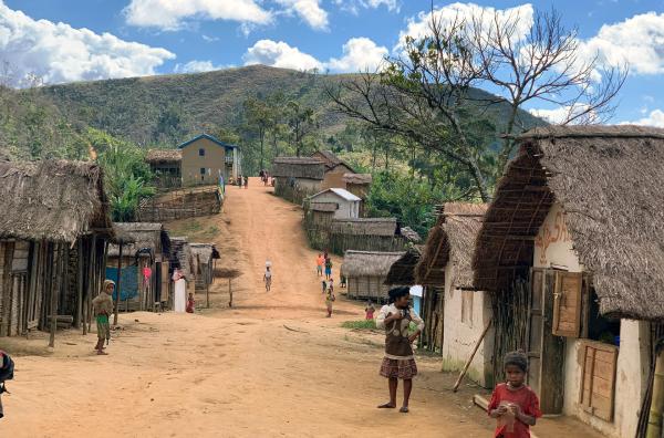 Bild 1 von 6: Die Hütten der Madagassen sind aus Holz oder Lehmziegeln gebaut.