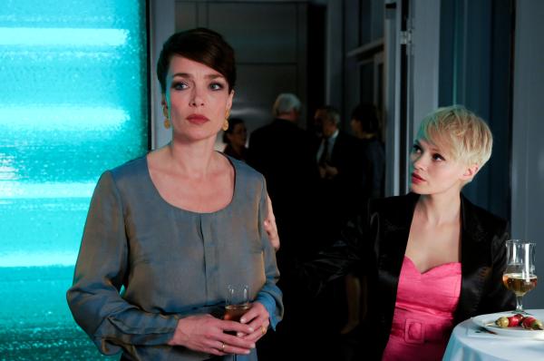 Bild 1 von 8: Aglaia Szyszkowitz (Vera), Mavie Hörbiger (Melli).