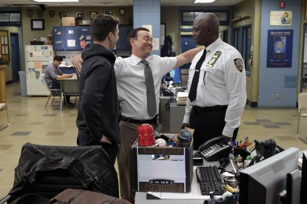 Bild 1 von 12: (v.l.n.r.) Jake Peralta (Andy Samberg); Charles Boyle (Joe Lo Truglio); Captain Ray Holt (André Braugher)