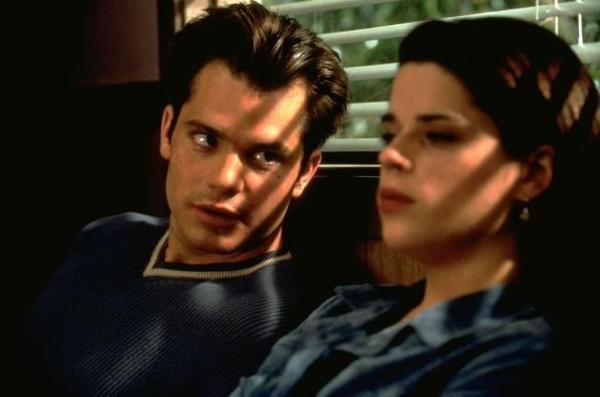Bild 1 von 7: Mickey (Timothy Olyphant, l.); Sidney Prescott (Neve Campbell, r.)