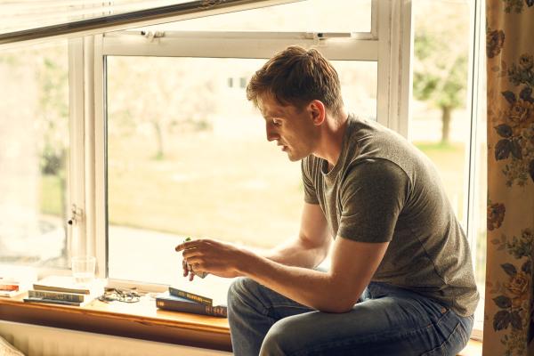 Bild 1 von 4: Connell (Paul Mescal) will es mit seiner Beziehung wieder langsam angehen lassen. Doch unvorhersehbare Umstände zwingen ihn zu einer schweren Entscheidung.