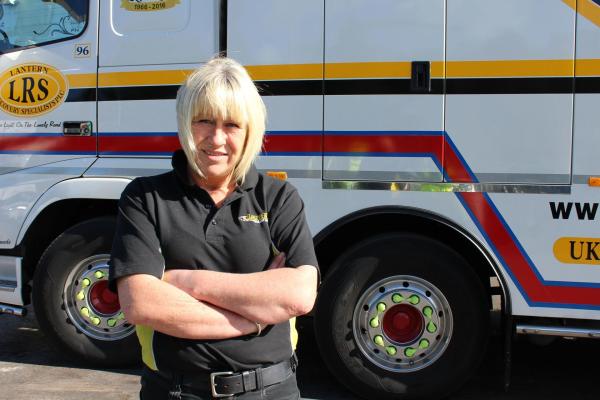 Bild 1 von 3: Merrie Newman