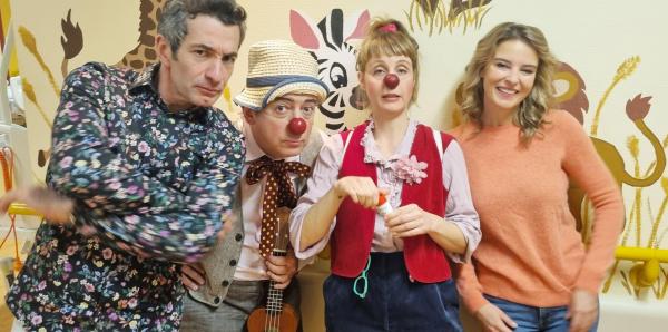 Bild 1 von 26: Im Bild: Rote Nasen Clowns mit Omar Sarsam, Christine Reiler.