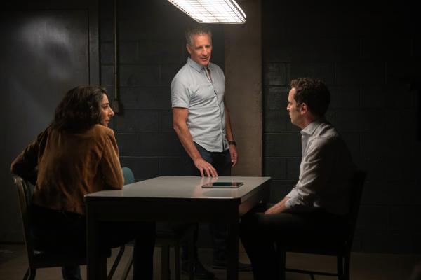 Bild 1 von 9: (v.l.n.r.) Special Agent Hannah Khoury (Necar Zadegan); Special Agent Dwayne Pride (Scott Bakula); Alan Van Scyoc (Matt Dellapina)