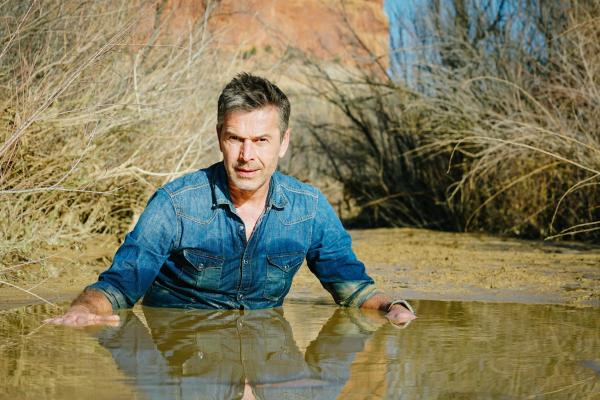 Bild 1 von 6: Dirk Steffens steckt im Treibsand fest.