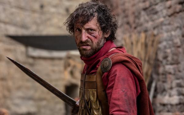 Bild 1 von 15: Als Kind flüchtet Alarich (Ivan Jurukov) vor dem Hunnen ins Römische Reich. Als Erwachsener kämpft er für die Römer. Nachdem sie ihn fallen lassen, erobert er im Jahr 410 die \