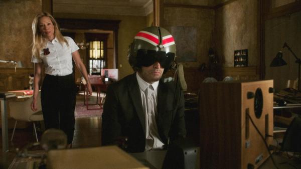 Bild 1 von 8: Joan Watson (Lucy Liu, l.); Sherlock Holmes (Jonny Lee Miller, r.)