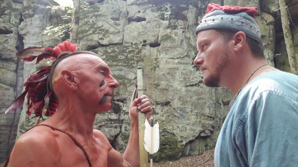 Bild 1 von 15: Madoc soll im Gebiet der Flüsse Tennessee und Ohio auf ein indigenes Volk getroffen sein, das sich den Walisern anschloss. Die angeblich nach Madoc benannten Mandan wurden später von europäischen Forschern als Menschen mit ungewöhnlich heller Haut, blauen Augen und teilweise sogar blonden Haaren beschrieben.