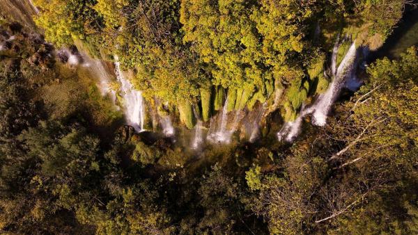 Bild 1 von 20: Im Bild: Das Weltkulturerbe Plitvicer Seen in Kroatien ist eines der schönsten europäischen Naturschutzgebiete.
