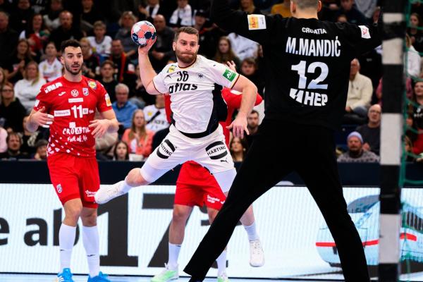 Bild 1 von 8: Lukas Mertens