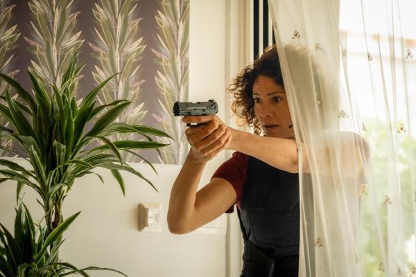 Bild 1 von 10: Im Bild: Kommissarin Stascha Novak (Jasmin Gerat) im Einsatz.
