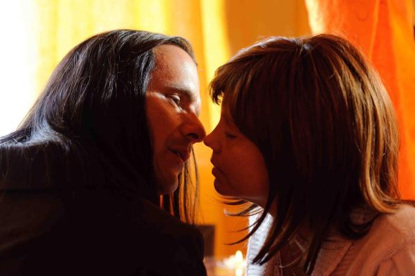 Bild 1 von 19: Finden im Sterben zueinander: der Tod (Christoph Maria Herbst, l.) und Jela (Annette Frier, r.) ...