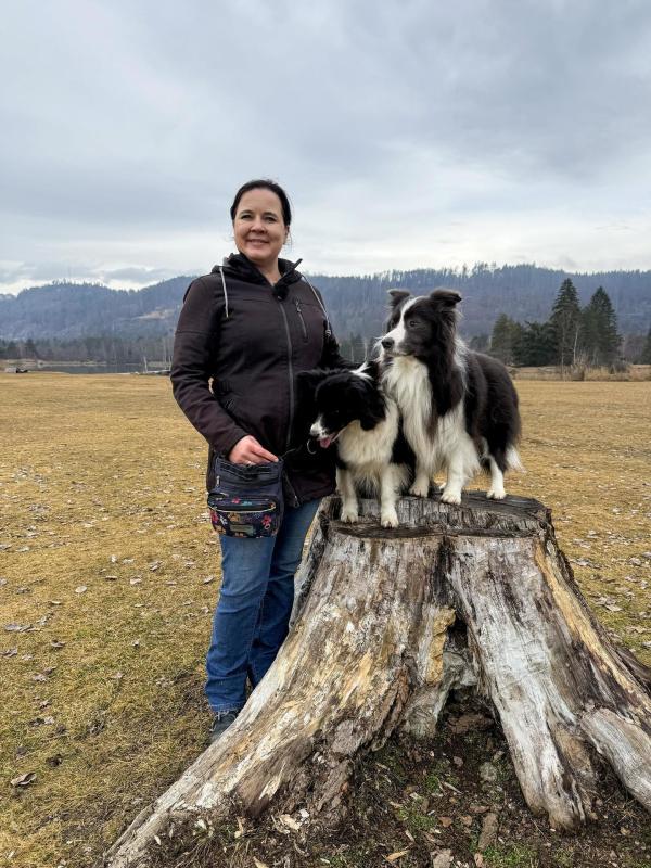 Bild 1 von 25: Im Bild: Rasseportra¨t Border Collie: Michaela Po¨llinger-Sorre´ mit ihren Border Collies.