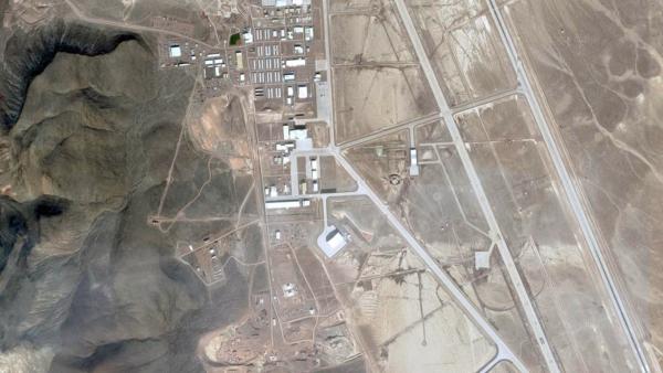 Bild 1 von 3: Im südlichen Nevada, USA, liegt die Area 51. Die Existenz des militärischen Sperrgebiets wurde lange von der US-Regierung geheim gehalten. Um die Militärbasis ranken sich zahlreiche Legenden.