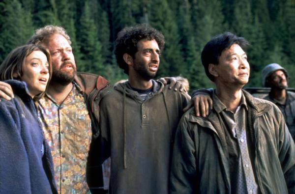 Bild 1 von 14: Das kleine Städtchen Dante's Peak ahnt nichts von der Gefahr, die von dem großen Berg in seiner Nachbarschaft ausgeht. Dieser scheinbar bezwungenen Gigant jedoch wird sich schon bald als todbringender Vulkan entpuppen.