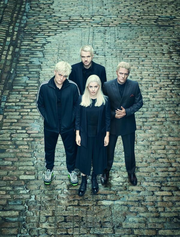 Bild 1 von 8: (1. Staffel) (im Uhrzeigersinn) Robert Gestalt (Ronan Raftery); Teddy Gestalt (Jon Fletcher); Eliza Gestalt (Catherine Steadman); Alex Gestalt (Jon Fletcher)