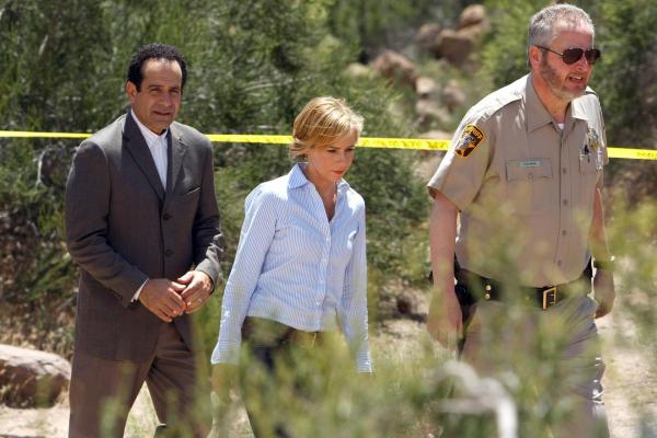 Bild 1 von 1: Im Bild (v.li.): Tony Shalhoub (Adrian Monk), Traylor Howard (Natalie Teeger), Daniel Stern (Sheriff Fletcher).