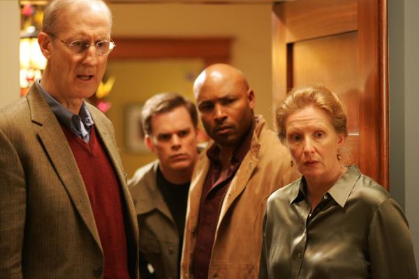 Bild 1 von 56: Michael C. Hall (2.v.l.), Mathew St. Patrick (2.v.r.), Frances Conroy (r.)