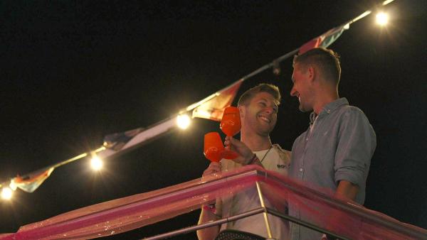 Bild 1 von 13: Im Bild: Daniel & Michael auf der Boat Cruise Party am Wörthersee .