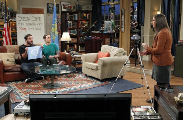 Bild 1 von 11: Während Howard Schwierigkeiten damit hat, bei seiner Mutter auszuziehen, findet sich Sheldon (Jim Parsons, M.) mitten in einer Auseinandersetzung zwischen Amy (Mayim Bialik, r.) und Will Wheaton (Will Wheaton, l.) wieder ...