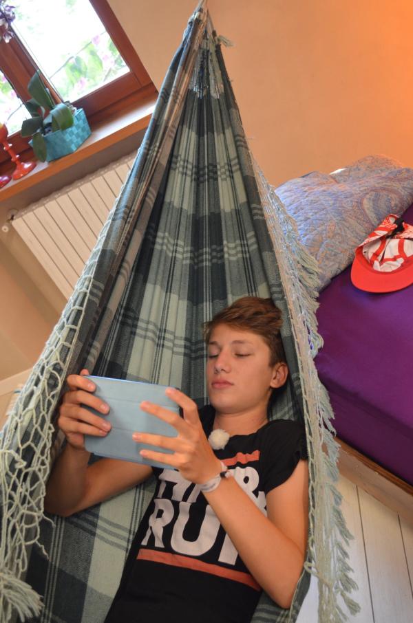 Bild 1 von 5: Nach der Nacht im Surf-Camp ist Robin froh wieder in der WG zu sein.