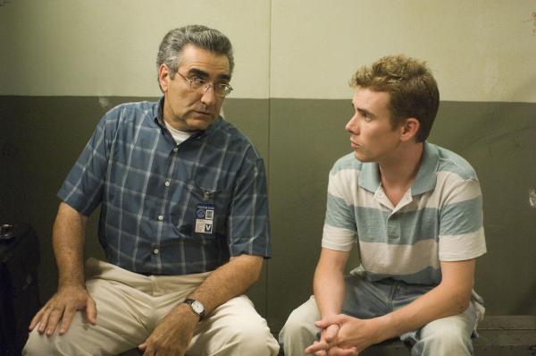 Bild 1 von 8: Noah Levenstein (Eugene Levy, l.) muss mal wieder Erik Stifler (John White, r.) und seinen Jungs aus der Patsche helfen ...