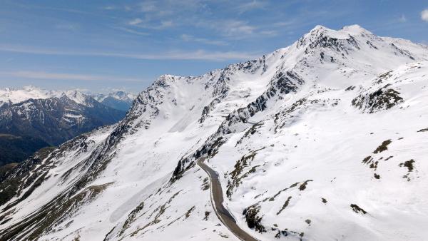 Bild 1 von 11: Im Bild: Schneeräumung Timmelsjoch.