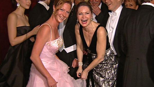 Bild 1 von 7: Im Bild: Kleine Pannen werden sofort erledigt: Schneider und Schuster sind vor Ort.