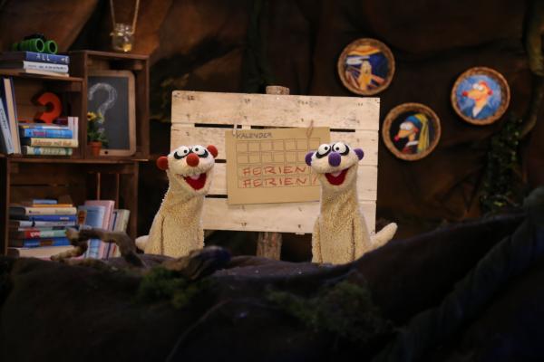 Bild 1 von 3: Jan & Henry verkürzen sich die Zeit bis zu den Ferien.