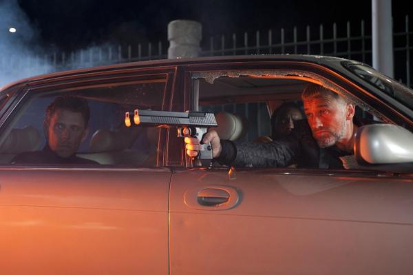 Bild 1 von 21: Unterwelt-Boss Benjamin Chudnofsky (Christoph Waltz, r.) entwickelt einen ausgeklügelten Plan, um die \