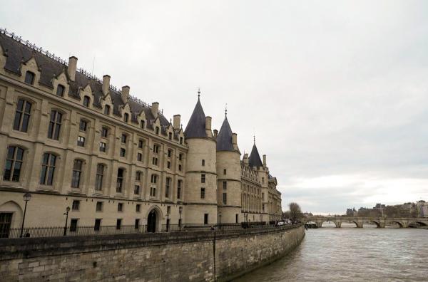 Bild 1 von 2: 1885 täuscht Thérèse Humbert, ?La Grande Thérèse?, eine Erbschaft vor ? ein spektakulärer Betrug mitten in der Belle Époque.