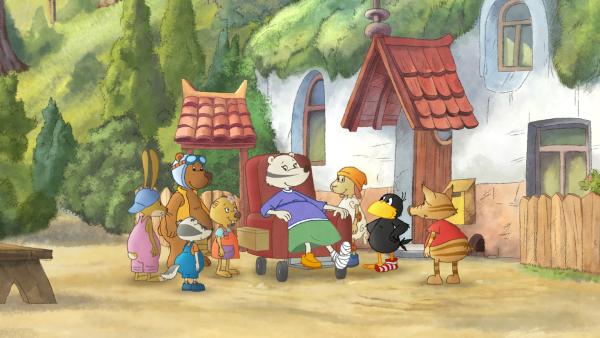 Bild 1 von 4: Fritzi hat der verletzten Frau Dachs einen Rollstuhl gebaut.