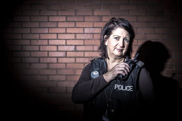 Bild 1 von 1: Kriminalbeamtin Cathie Layton