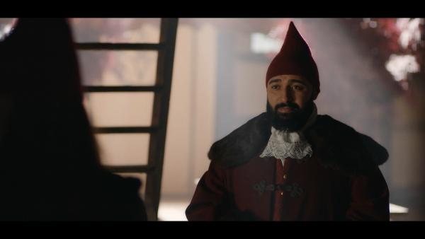 Bild 1 von 7: Skir (Hadi Ka-koush) bringt Tinka in die Halle der Könige.