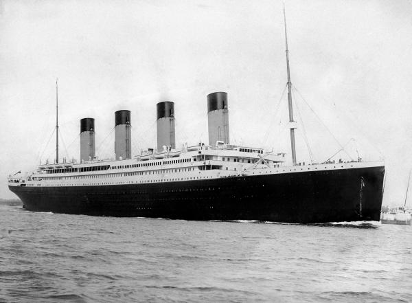 Bild 1 von 6: Die Titanic war bei ihrer Jungfernfahrt im April 1912 das größte Schiff der Welt und sollte hinsichtlich Geschwindigkeit und Komfort neue Maßstäbe setzen.