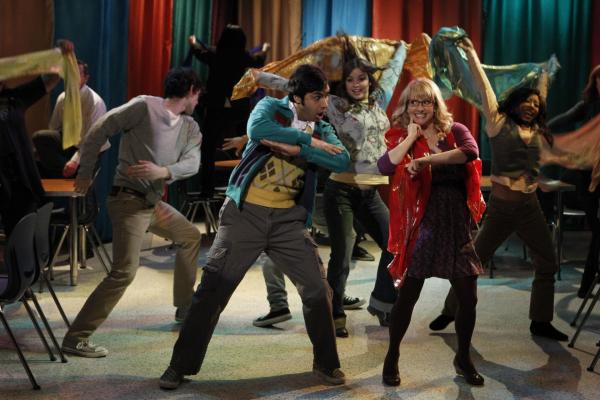 Bild 1 von 29: Ein Traum von Bollywood: Bernadette (Melissa Rauch, r.) und Rajesh (Kunal Nayyar, l.) ...