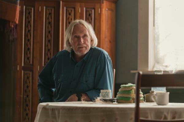 Bild 1 von 4: Gordon (Bruce Phillips) versucht sich in einem Gespräch mit Issie und Mitch zu erklären.