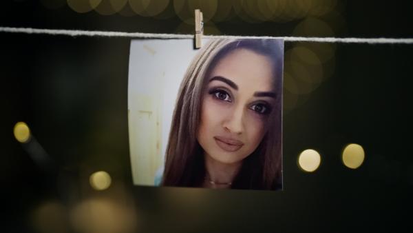 Bild 1 von 3: Auf einer Australien-Reise lernt Nadine Lott den charmanten Daniel Murtagh kennen. Kurz darauf wird sie schwanger.