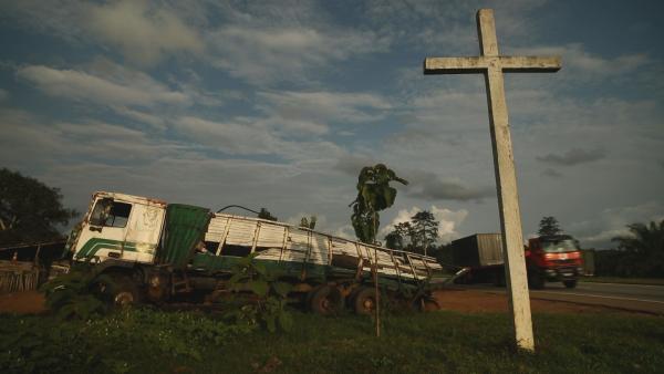 Bild 1 von 4: Regelmäßig kommt es auf den maroden Straßen des Landes zu schweren, teils tödlichen Unfällen.
