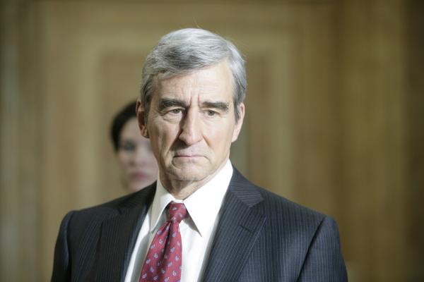 Bild 1 von 3: (l-r) Alana De La Garza as Connie Rubriosa, Sam Waterston as Executive Assistant District Attorney Arthur Branch -- NBC