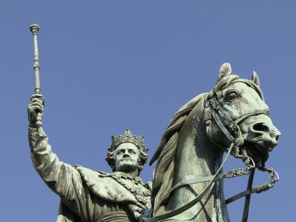 Bild 1 von 23: Reiterdenkmal König Ludwigs I. (reg. 1825-1848) am Münchner Odeonsplatz mit dem Motto seiner Herrschaft \