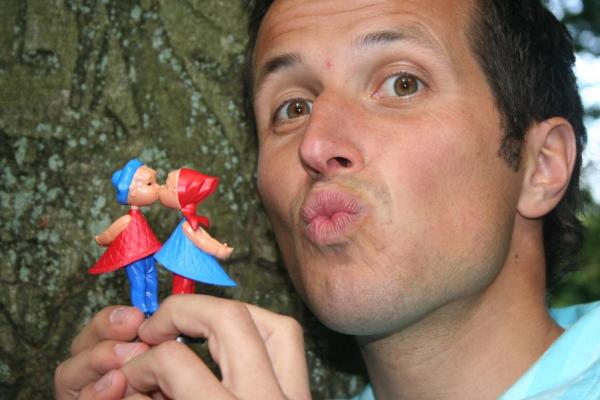 Bild 1 von 4: Willi an der Bräutigamseiche im Dodauer Forst bei Eutin in Schleswig-Holstein.