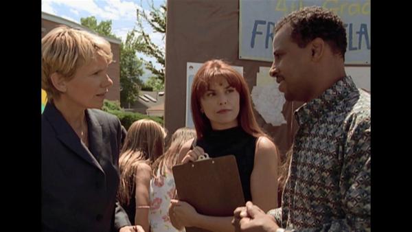 Bild 1 von 10: Senatorin Kate Cooper (Lindsay Crouse), Monica (Roma Downey) und Dr. Joe Acot (Ruben Santiago-Hudson), v.l. Verwendung nur in Verbindung mit Programmpromotion und Programmpresse. Jede andere Nutzung ist streng untersagt.