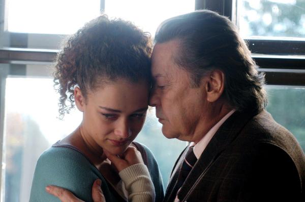 Bild 1 von 12: Im Bild: Ooma Devi Liebich (Lisa Plessen), Helmut Berger (Fabian Plessen).