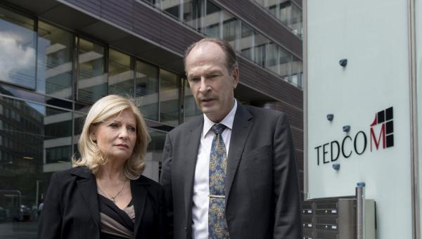 Bild 1 von 8: Isa von Brede (Sabine Postel, l.); Markus Gellert (Herbert Knaup, r.)