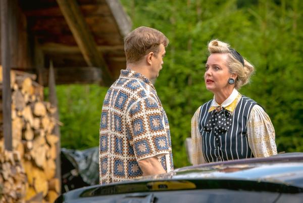 Bild 1 von 34: Im Bild: Michael Steinocher (Marc), Katharina Pichler (Nina).