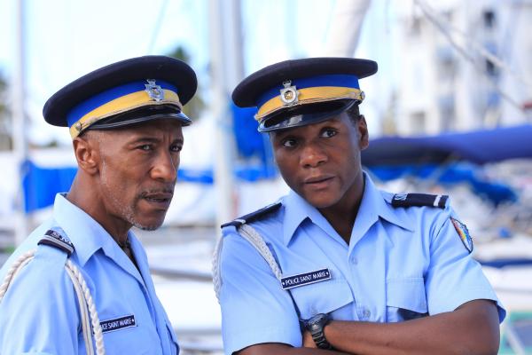 Bild 1 von 6: Dwayne Myers (Danny John-Jules, l.) und JP (Tobi Bakare, r.) beim gemeinsamen Einsatz.
