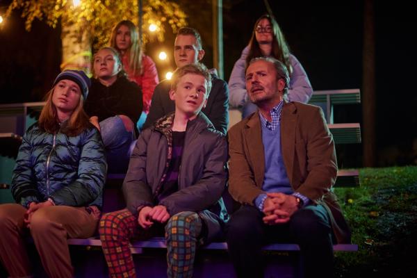 Bild 1 von 6: Was wird das Publikum um Fabienne (Paula Uhde), Sirius (Niels Krommes) und Herrn Berger (Robert Schupp) zu sehen bekommen - Abschlussstreich oder Theaterstück?