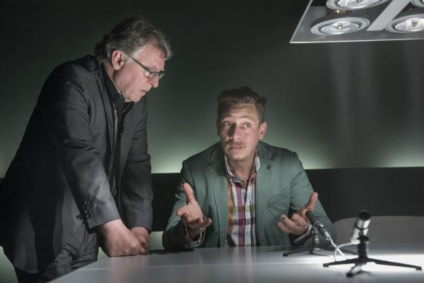 Bild 1 von 5: Hajo Trautzschke (Andreas Schmidt-Schaller, l.); Christoph Bolt (Milton Welsh, r.)